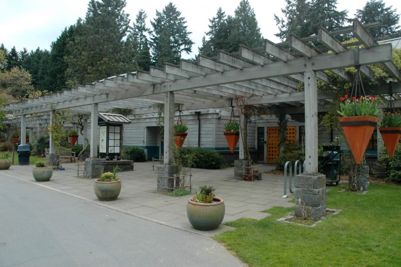 Photo of entrance of Graham Visitor Center